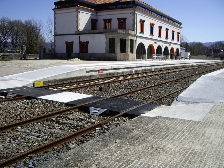 La línea de tren de Galicia a Madrid estará cortada del 12 al 14 de diciembre en el tramo Pedralba-Ourense por obras