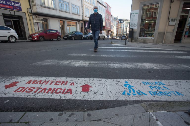 Galicia se mantiene en el umbral de los 300 positivos diarios con nueva bajada en los ingresados hasta 352
