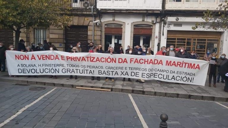 Un centenar de personas demanda al Estado que rompa con la «discriminación» y asuma la deuda del puerto de A Coruña