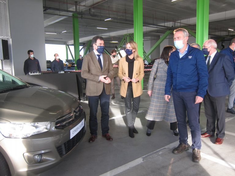 PSA Vigo entrega a la Xunta siete vehículos y cinco motores que se destinarán a centros de FP