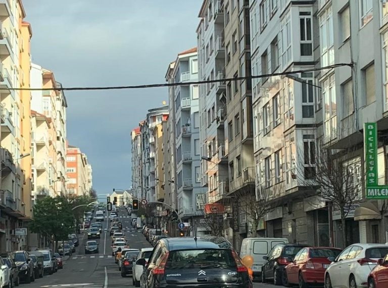 Cientos de coches vuelven a las calles de Galicia para protestar contra la LOMLOE: «Ni es el momento ni son las formas»