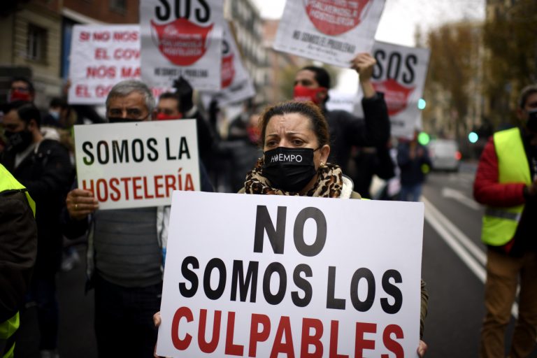 Hosteleros piden en el Congreso el «rescate del sector» tras caminar 15 días desde Pontevedra