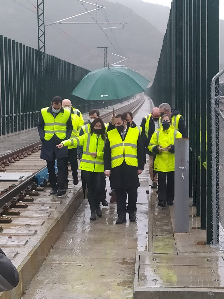 Adif asegura que el tramo Pedralba-Ourense del AVE entrará en servicio en el segundo semestre de 2021