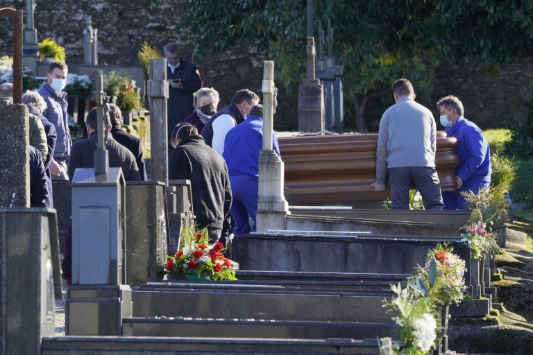 Rosario Porto, enterrada en el Cementerio de Boisaca de Santiago ante una docena de personas