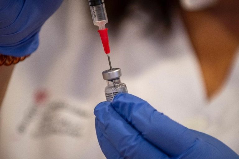Técnicos en emergencias sanitarias piden incluir el servicio programado en el grupo 2 de vacunación
