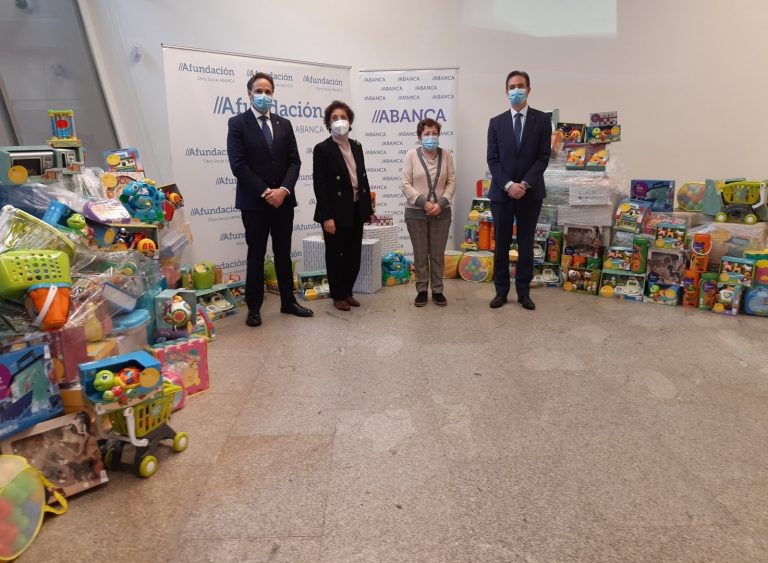 Abanca y Afundación entregan un lote de 2.334 juguetes a organizaciones sociales