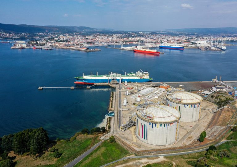 Reganosa acuerda para su terminal de gas natural licuado un suministro eléctrico en 2021 con garantía de origen