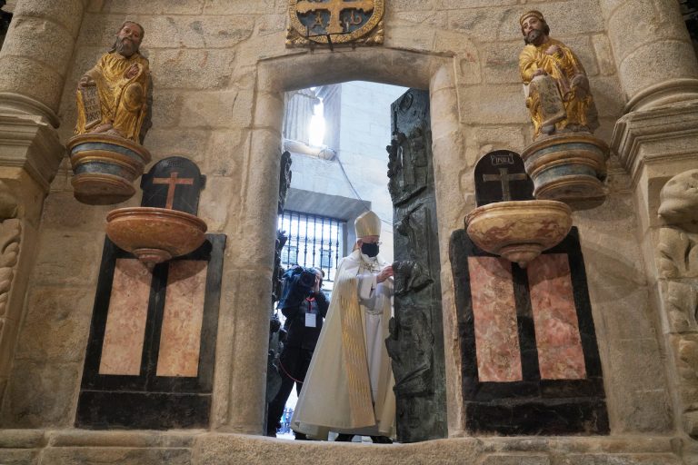 Santiago «abre sus puertas a todas las gentes» para un esperado Año Santo que se prolongará dos años
