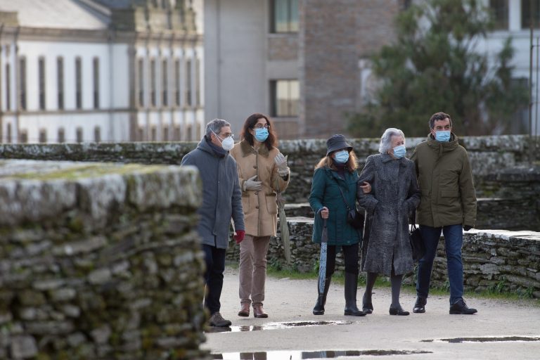 Hospitalizados y casos diarios siguen al alza en Galicia, que ronda el 10% de tasa de positividad