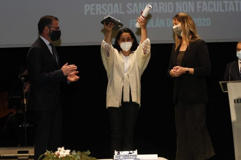 Ferrol homenajea en el día de su patrón a todo el personal de su área sanitaria por su lucha contra la pandemia