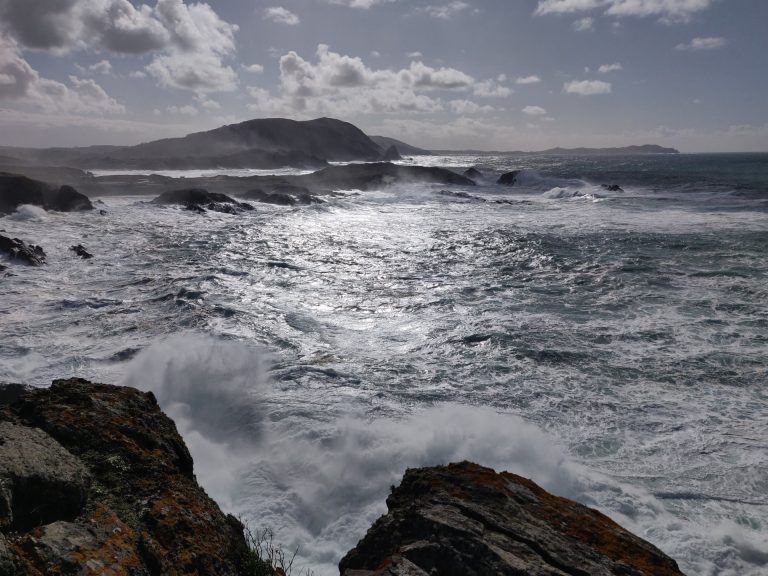 El temporal obliga a cerrar los parques en Lugo y A Coruña, que también clausura las playas temporalmente