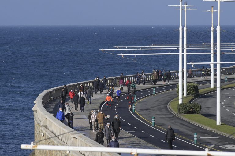 Galicia, con las hospitalizaciones disparadas, marca techo de positivos por segundo día consecutivo con 1.025