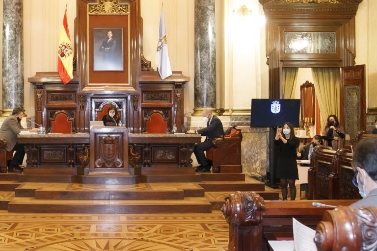 El pleno de A Coruña insta a Gobierno y Xunta a buscar «alternativas» para garantizar el futuro de Alu Ibérica