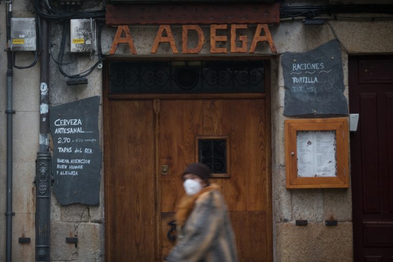 La pandemia en Galicia alcanza máximas de contagios, casos activos y tasa de positividad