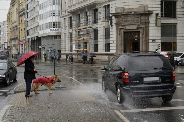 La borrasca deja precipitaciones de casi 90 litros por metro cuadrado en Santa Comba y vientos de 140 km/h en Viveiro