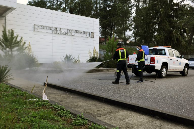 Detectan un brote con 47 usuarios y tres trabajadores afectados en una residencia de Sarria (Lugo)