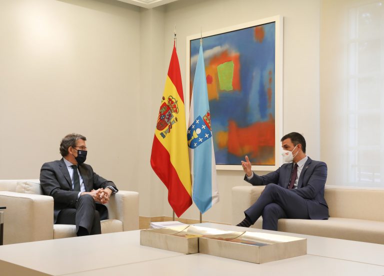 Sánchez ratifica a Feijóo que el AVE a Galicia estará en servicio en el segundo semestre de 2021