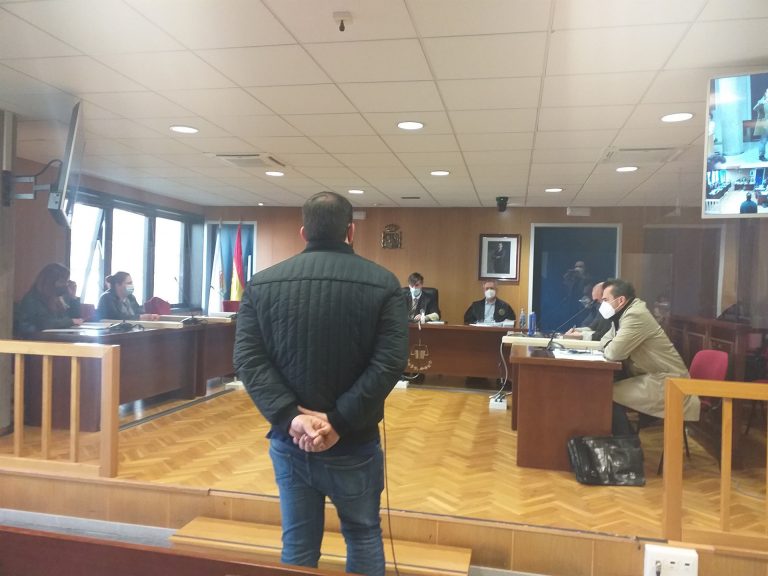 Acepta 2 años de cárcel y pagar una indemnización de 15.000 euros por romperle un vaso en la cara a otro varón en Vigo