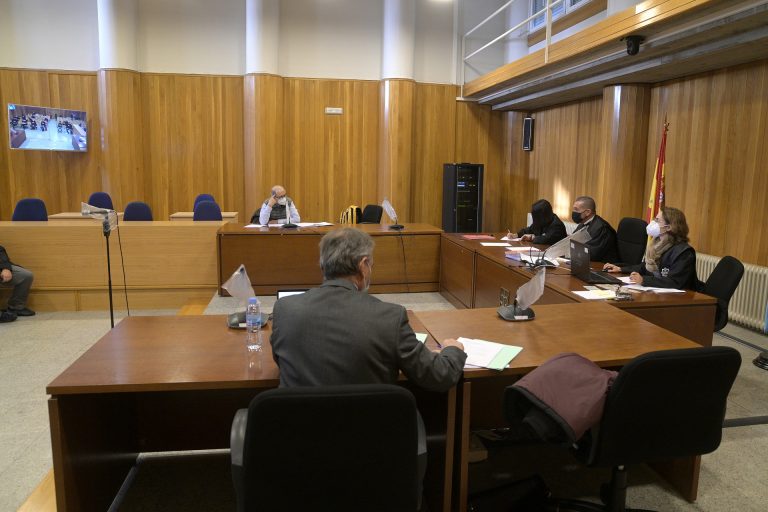 Condenados a pagar una multa de 180 euros ocho de los nueve juzgados por la ocupación de la Casa Cornide