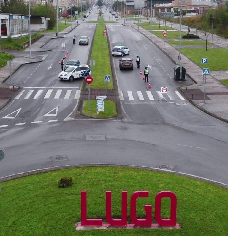 Denunciado en Lugo un conductor sin carné que iba con dos no convivientes y se saltó el cierre perimetral