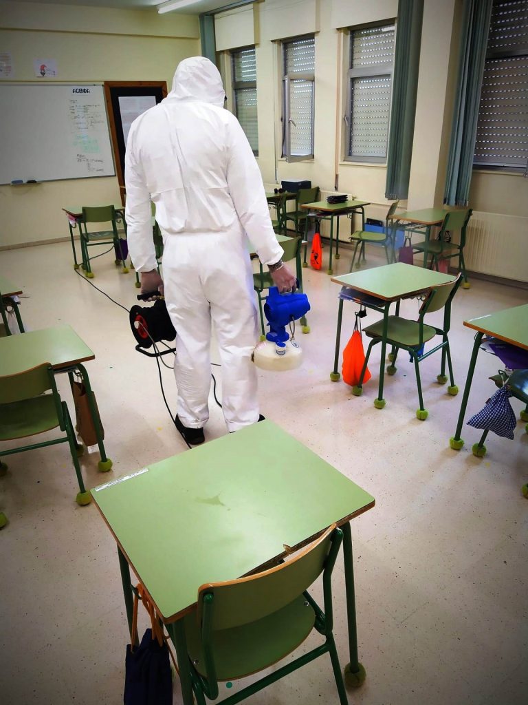 Los casos en centros educativos gallegos bajan hasta los 3.050, con 135 aulas y una escuela infantil cerradas