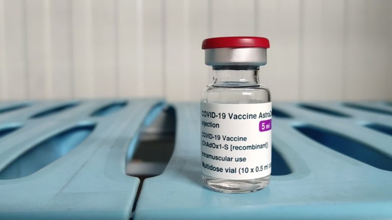 Este jueves llegarán a España 228.000 dosis de la vacuna de AstraZeneca