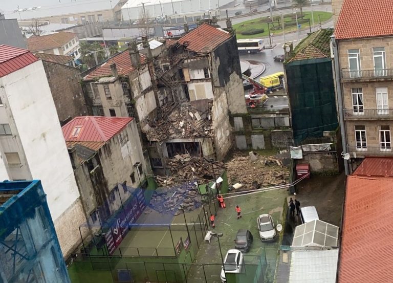 Un edificio en ruinas se derrumba en Vigo sin que haya personas afectadas
