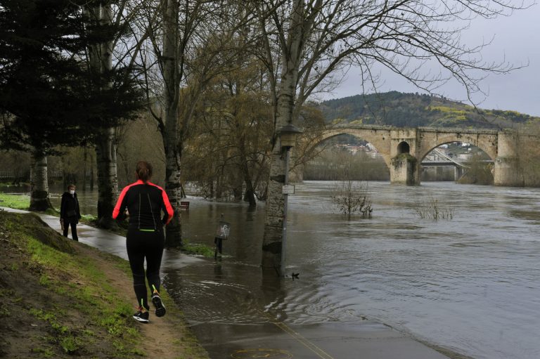 Los ríos en alerta por posibles desbordamientos superan la decena tras encadenarse varias borrascas en Galicia