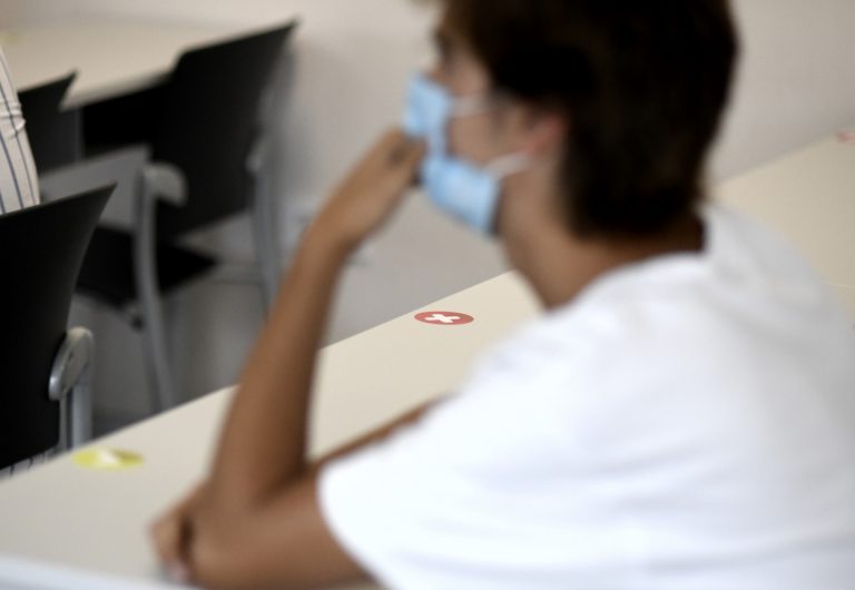 Satse pide no utilizar mascarillas higiénicas en los centros sanitarios para evitar contagios