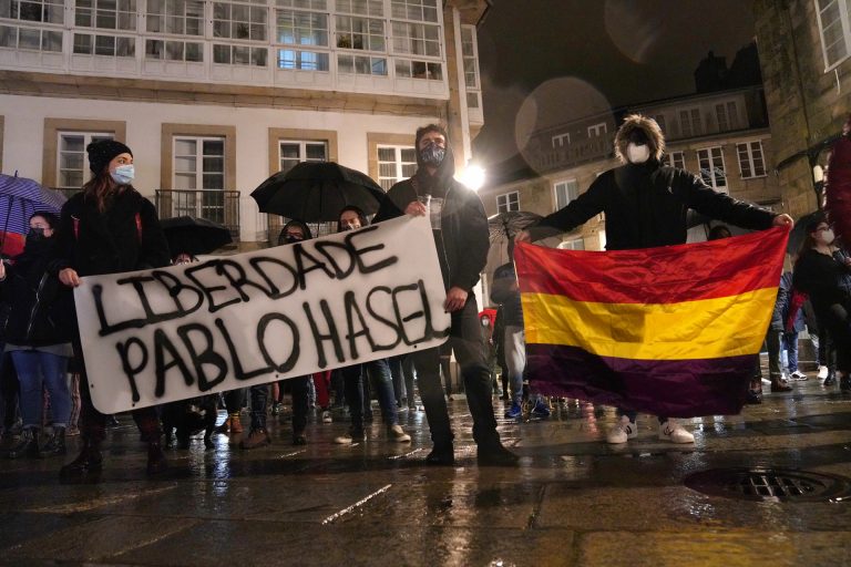 Centenares de personas reclaman en las ciudades gallegas la «amnistía» para Pablo Hasel