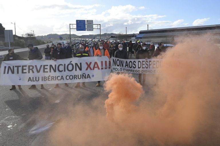 Trabajadores de Alu Ibérica en A Coruña retoman la huelga y las protestas con acusaciones de «estafa» a la dirección