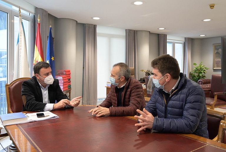 La Diputación de A Coruña y el Ayuntamiento de Corcubión abordan mejoras en distintas infraestructuras del municipio
