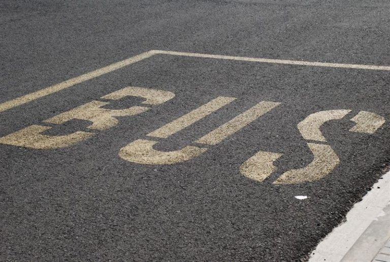 Un juzgado avala la bajada del billete del autobús de A Coruña aprobada en la etapa de Marea Atlántica