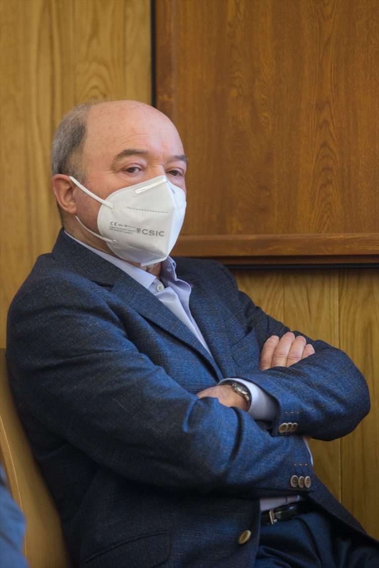 Liñares niega haber recibido entregas de dinero y «sospecha» que los empresarios «concertaban» los contratos