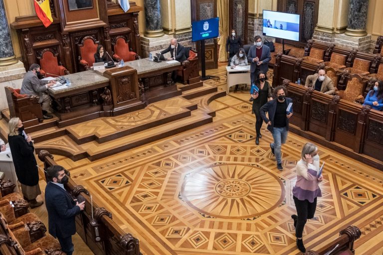 El Pleno de A Coruña aprueba las ayudas a entidades sin debate de las enmiendas de PP y Marea Atlántica