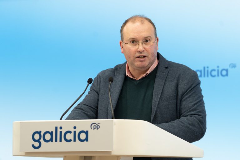 PPdeG lamenta que el Gobierno «discrimine» a Galicia con un reparto de vacunas con «consideraciones políticas»