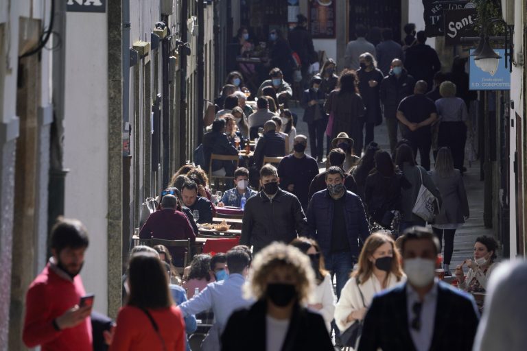 Coronavirus.- Tramitan más de 300 sanciones en Galicia por incumplimientos en hostelería el fin de semana