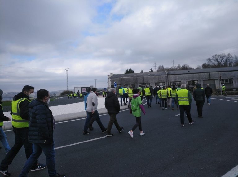 Unos 200 trabajadores se manifiestan en las calles de As Pontes (A Coruña) para demandar una «transición justa»