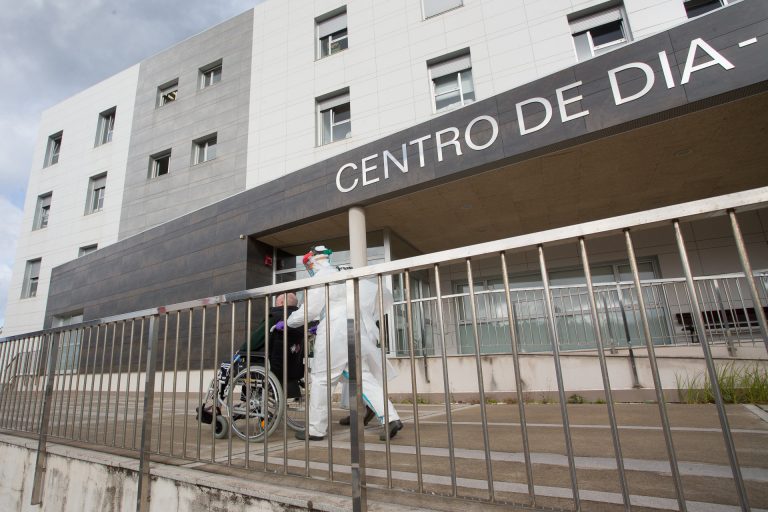 Los casos de Covid en las residencias de mayores de Galicia bajan a 22 tras cinco altas y un fallecimiento