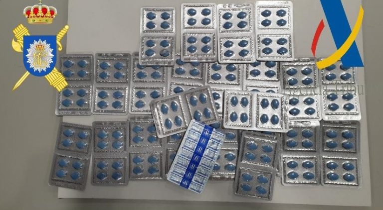 Intervenidas 192 pastillas de Sildenafil en el Aeropuerto de Alvedro a un pasajero