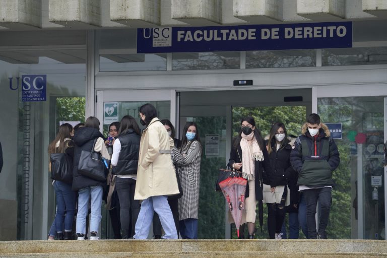 Sindicatos y universidades acuerdan abrir la negociación para aplicar la antigüedad a los contratos pre y postdoctorales