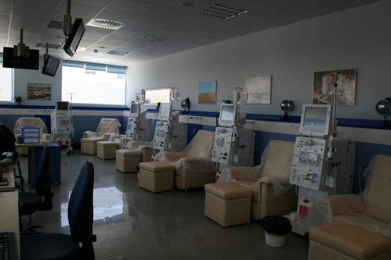 Cvirus.- Alcer Coruña denuncia la «desprotección» en el traslado de las personas que acuden a hemodiálisis