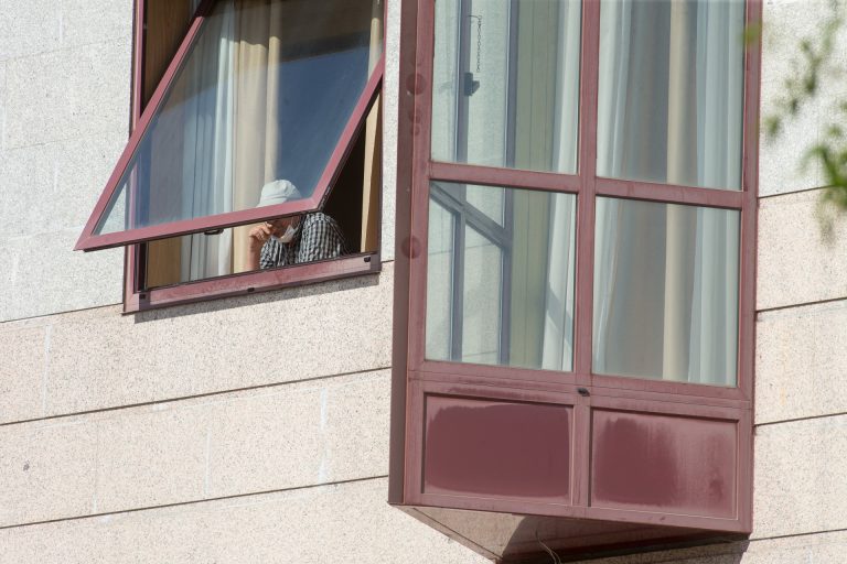 Mejorar los servicios sin romper la «equidad» de acceso: el reto de la reformulación del sistema de residencias gallego
