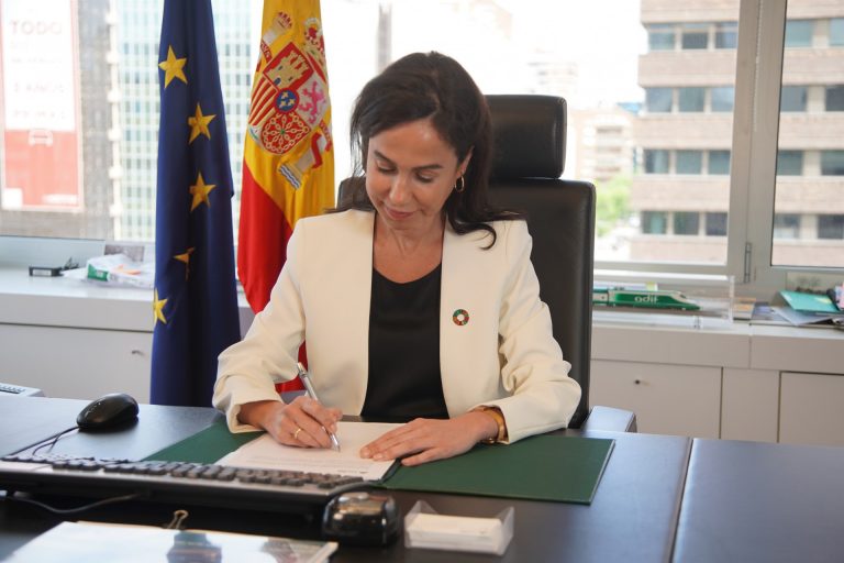 La presidenta de ADIF mantiene otoño como fecha de llegada del AVE a Galicia y ve «prioritaria» la conexión con Portugal
