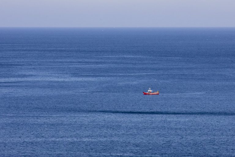 Pesca.- La flota artesanal gallega convoca un paro el día 26 en rechazo al reglamento de control de la UE