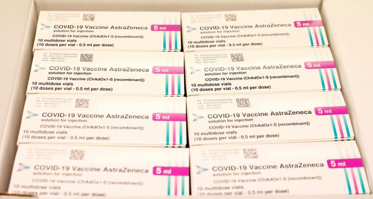 Cvirus.- El Sergas retomará este miércoles en los hospitales la vacunación con AstraZeneca de colectivos esenciales