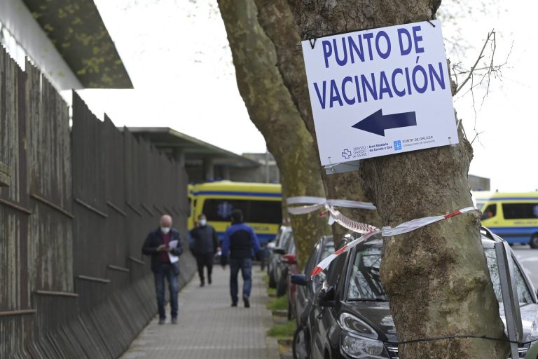 Galicia recibe esta semana más de 60.000 vacunas y supera las 400.000 administradas