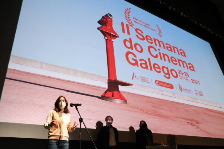 La alcaldesa de A Coruña reivindica el papel del sector audiovisual en el inicio de la II Semana do Cinema Galego