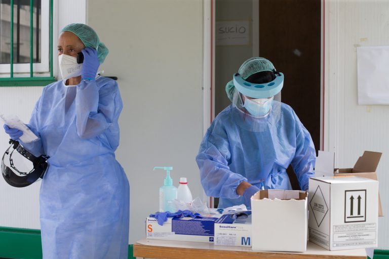 Galicia notifica dos fallecidos con covid-19 y eleva la cifra de víctimas a 2.331