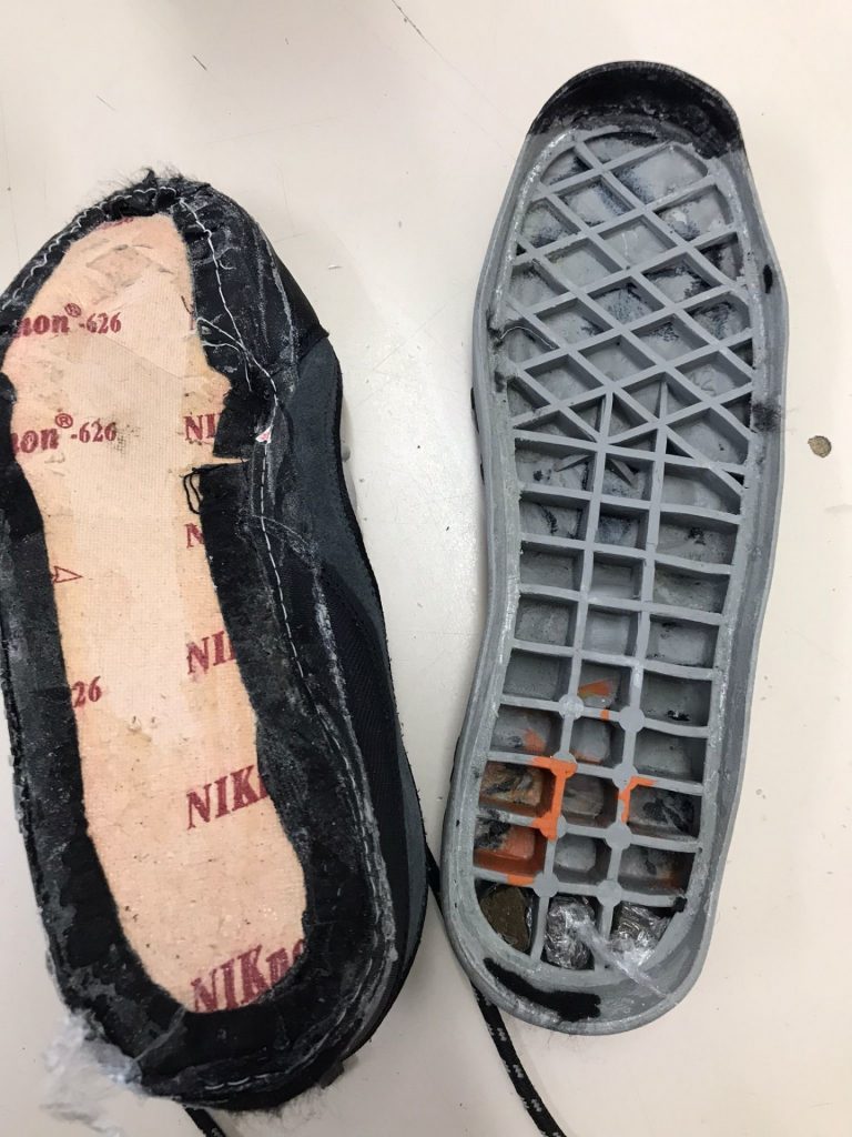 Intervenidos 80 gramos de hachís ocultos en una zapatilla deportiva y un pantalón en la cárcel coruñesa de Teixeiro